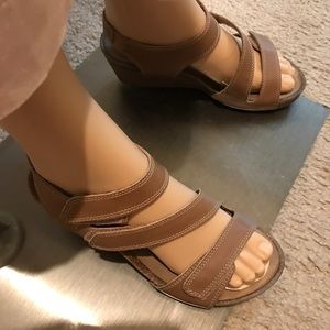 CLARKS soft cushion Sandals 6.5